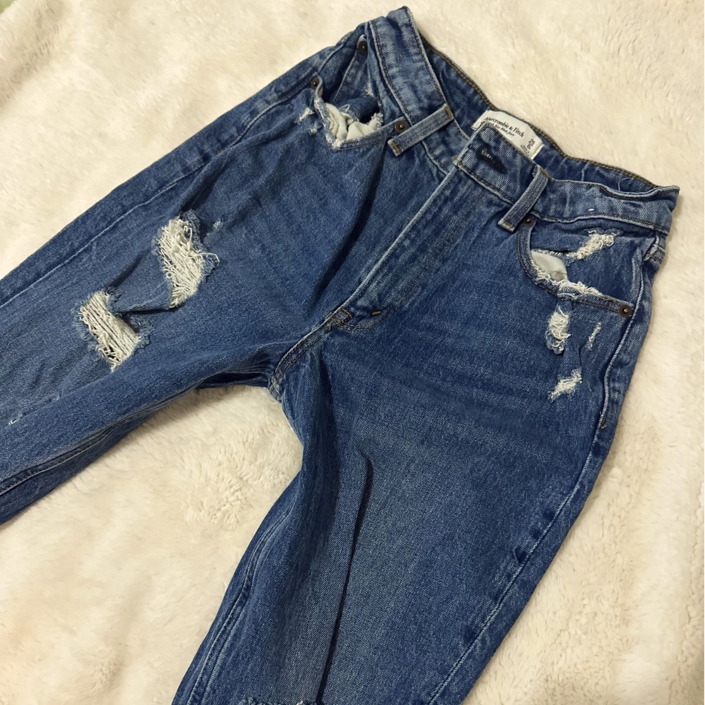 Abercrombie & Fitch High Rise Mom Jean 25r